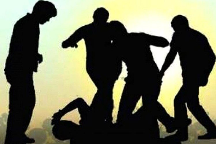 बहादराबाद में वन दरोगा और ट्रक चालकों में मारपीट, वन दरोगा को गोली मारने की धमकी