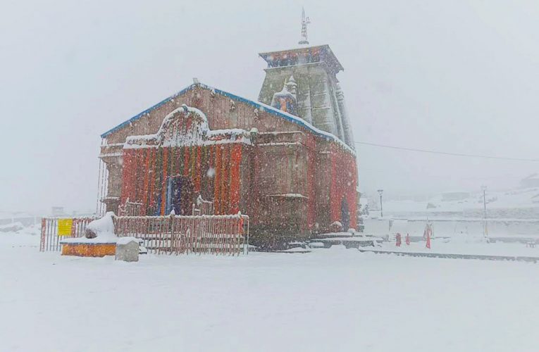 पर्वतीय क्षेत्रों में बर्फबारी से मैदानी इलाकों में बढ़ गई ठिठुरन, चारधाम सहित ऊंची चोटियां बर्फबारी से ढक गईं, धनोल्टी में हल्की बर्फबारी हुई, लेकिन बर्फ टिक नहीं पाई
