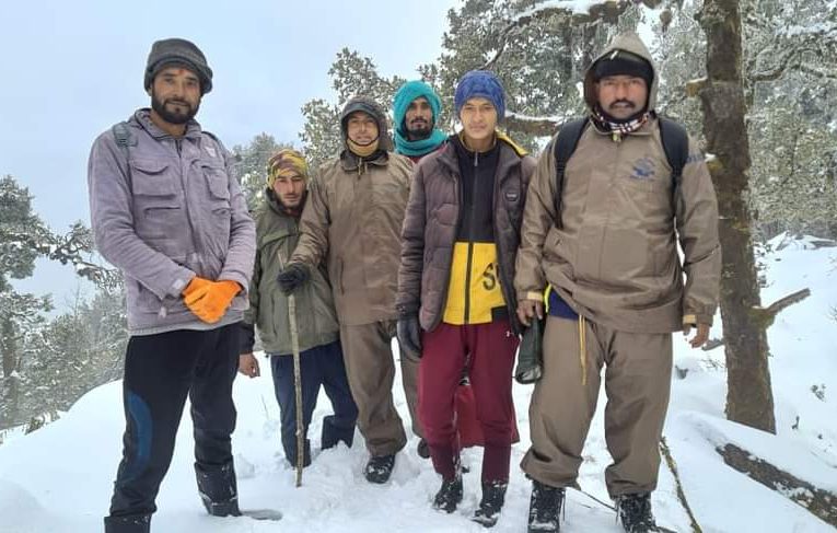 उत्तराखण्ड पुलिस की एसडीआरएफ फिर देवदूत साबित हुई, बर्फबारी के बीच फंसी कई जिंदगियों को बचाया