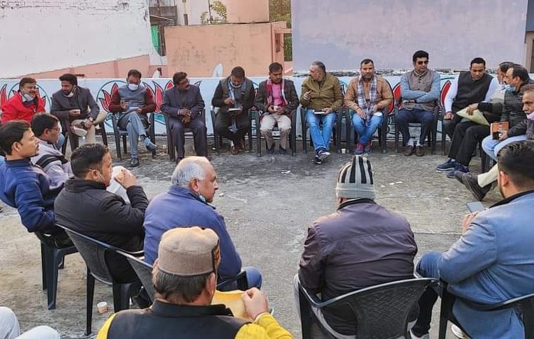 राष्ट्रवाद और विकास के एजेंडे पर होगा चुनाव, चुनाव संचालन समिति की बैठक में बोले आदेश चौहान