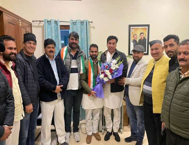 भाजपा के दो बार के विधायक मालचंद और उत्तरकाशी जिपं अध्यक्ष दीपक कांग्रेस में शामिल, प्रदेश प्रभारी, पूर्व सीएम और प्रदेश अध्यक्ष ने दिलाई कांग्रेस की सदस्यता