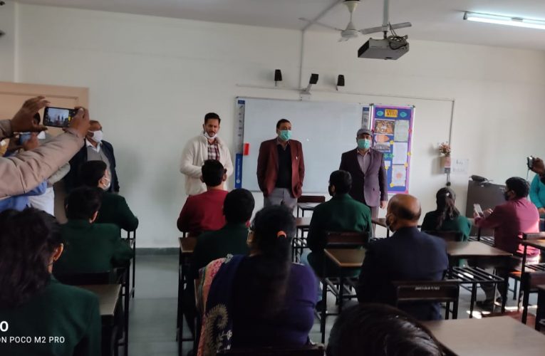 जिलाधिकारी ने वैक्सीनेशन महाअभियान की व्यवस्थाओं का लिया जायजा, अधिकारियों को व्यवस्थाएं चुस्त-दुरूस्त रखने के दिए निर्देश