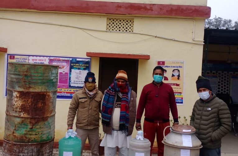 पथरी पुलिस ने जंगल में छापेमारी कर पकड़ी कच्ची शराब, 135 लीटर कच्ची शराब और उपकरण बरामद