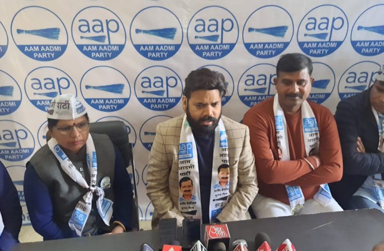 ज्वालापुर भाजपा प्रत्याशी पर हमलावर हुई आप, कहा बलात्कारियों को टिकट दे रही भाजपा, बेटी बचाओ बेटी पढ़ाओ का नारा ढोंग