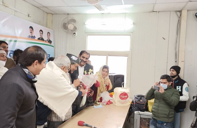 हरिद्वार जनपद में कांग्रेस का भाजपा को झटका, दो बार विधायक रहे चौधरी यशवीर अपने पुत्र सहित कांग्रेस में शामिल