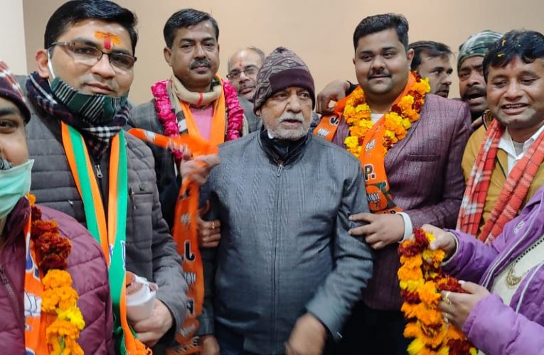 युवा कांग्रेस के जिला महासचिव ने सैकड़ों युवाओं के साथ भाजपा ज्वाइन की, रानीपुर भाजपा प्रत्याशी आदेश चौहान को दिया समर्थन