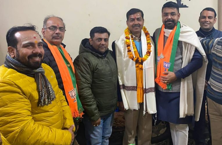 रानीपुर विधानसभा में कांग्रेस को झटका, डॉ सिद्धार्थ चक्रपाणि भाजपा में शामिल, भाजपा प्रदेश अध्यक्ष ने दिलाई भाजपा की सदस्यता