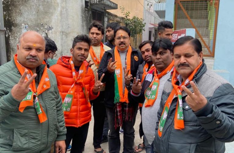हरिद्वार में दर्जनों युवाओं ने कांग्रेस को कहा अलविदा, डॉ विशाल गर्ग व विशाल राठौड़ के नेतृत्व में भाजपा का थामा दामन