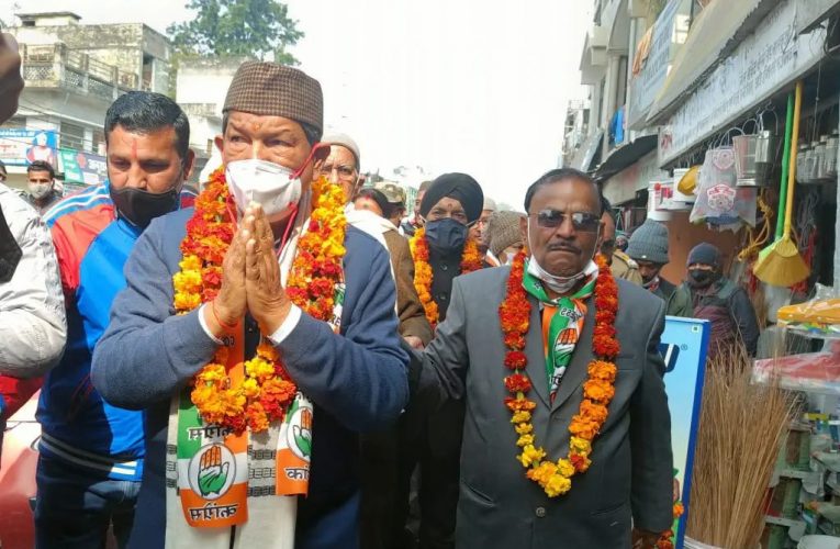 भाजपा के पैराशूट प्रत्याशी के बयान पर हरीश रावत ने कहा 48 साल के राजनीतिक कैरियर में कभी कहीं मकान नहीं खरीदा
