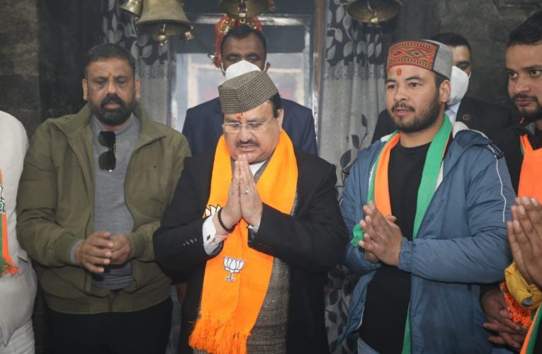 बागेश्वर पहुंचे भाजपा अध्यक्ष जेपी नड्डा, बोले चांदी की चम्मच लेकर पैदा होने वाले नहीं समझते स्वच्छता के मायने