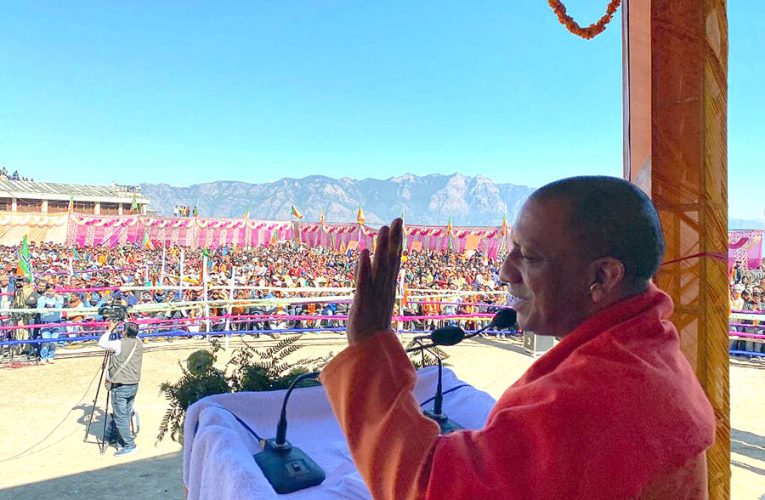 योगी आदित्यनाथ ने मातृभूमि उत्तराखंड में भरी चुनावी हुंकार, बोले- हिंदू सांप्रदायिक शब्द नहीं, हमारी सांस्कृतिक पहचान