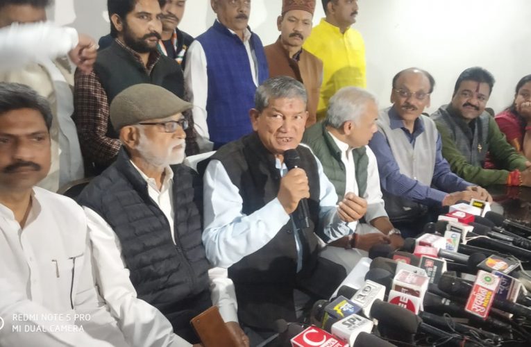प्रयागराज पहुंचे हरीश रावत का योगी आदित्यनाथ पर तंज, कहा हार के बाद कुटिया बनाने के लिए उत्तराखंड में जमीन दे देंगे