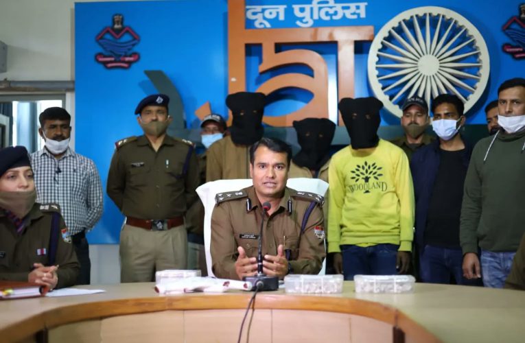 ज्वेलर्स की दुकान पर लूट का खुलासा, 300 सीसीटीवी कैमरा की जांच के बाद पुलिस की गिरफ्त में आए बदमाश