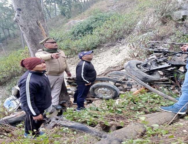 उत्तराखंड में बड़ा हादसा, खाई में गिरा बारात से लौट रहा वाहन, 14 लोगों की मौत, चालक सहित दो गंभीर