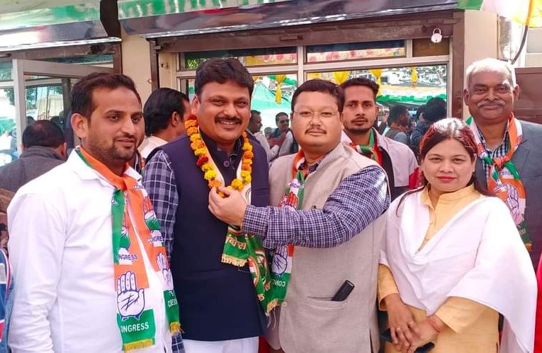 रुड़की में खुला कांग्रेस का कार्यालय, सचिन गुप्ता ने पार्टी पदाधिकारियों के साथ किया फीता काटकर उद्घाटन