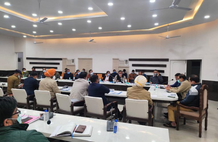 अवैध शराब और नकदी पर कड़ी नजर रखने के निर्देश, नोडल अधिकारियों द्वारा सम्पादित किए जा रहे कार्यों की समीक्षा बैठक