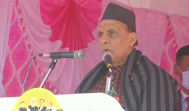 रक्षामंत्री राजनाथ सिंह ने की सीएम धामी की तारीफ, कहा अपना पुष्कर फ्लॉवर भी है और फायर भी
