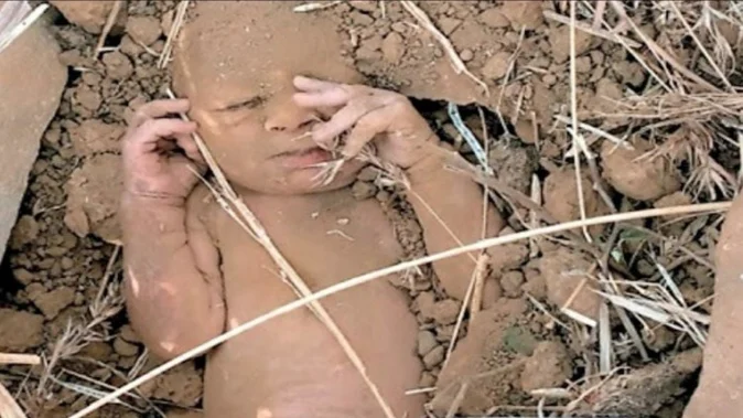 निर्दयी मां ने एक दिन के बच्चे को जमीन में गाड़ा, रोने की आवाज सुनकर किसान ने बचाई उसकी जान