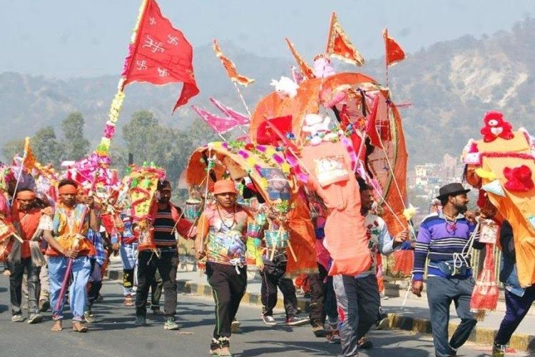 धर्मनगरी में लाखों कांवड़ियों ने डाला डेरा, हर तरफ केवल दिखाई दे रहे कांवड़िए, सुनाई दे रही हैं बम-बम भोले की गूंज