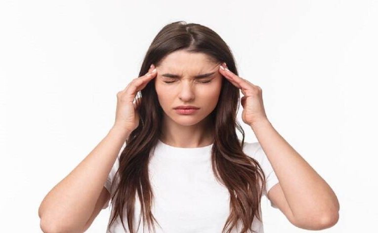 अक्सर सिर दर्द से रहते हैं परेशान तो इन घरेलू उपायों से करें उपचार