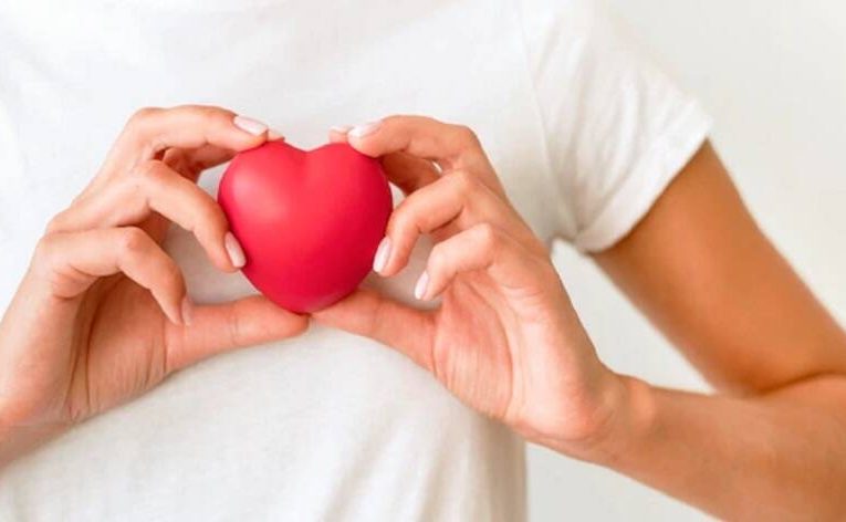 सर्दी में दिल का रखें दिल से ख्याल, हेल्दी हार्ट के लिए डाइट में करें इन 6 खास फूड्स को शामिल