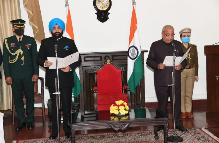 राज्यपाल ने दिलाई बंशीधर भगत को प्रोटेम स्पीकर पद की शपथ, कुछ ही देर में नवनिर्वाचित विधायकों का शपथ ग्रहण