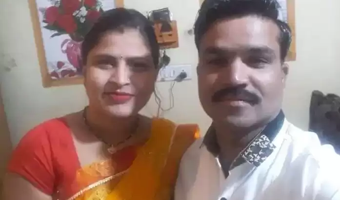 पति ने पत्नी का मोबाइल चार्जर के केबल से गला घोटा, खुद फांसी लगाकर आत्महत्या की, दिल दहलाने वाली घटना से फैली सनसनी