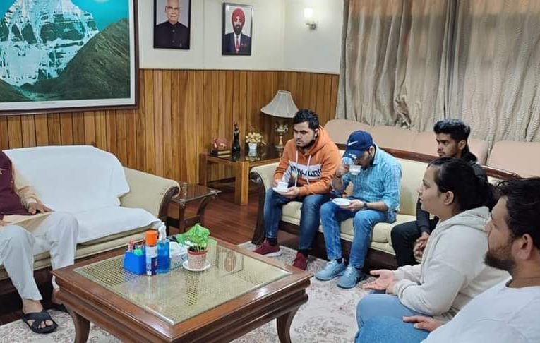 मुख्यमंत्री पुष्कर सिंह धामी ने यूक्रेन से लौटे हुए उत्तराखण्ड के बच्चों से भेंट कर, उनकी कुशलक्षेम जानी