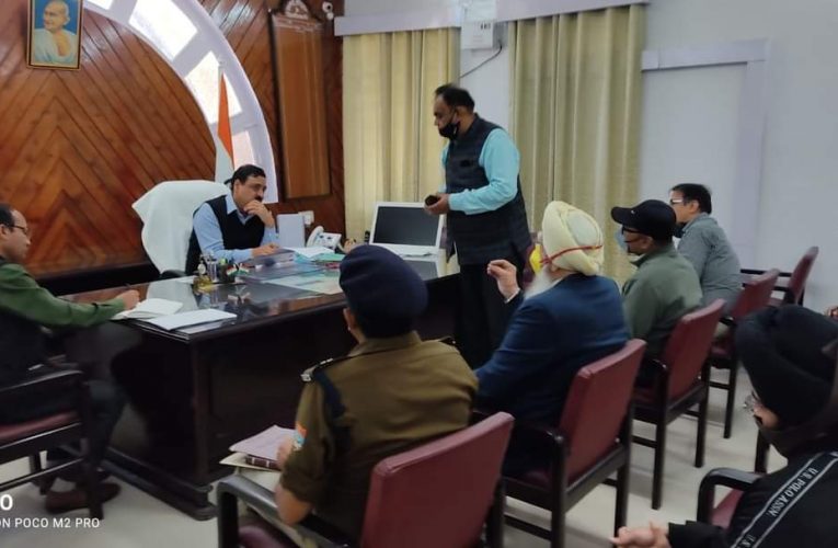यूक्रेन में फंसे छात्रों के परिजनों से संपर्क बनाए रखें, जिलाधिकारी ने यूक्रेन से हरिद्वार जिले में वापस लौटे छात्रों के बारे में जानकारी ली