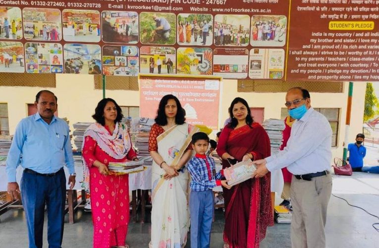 केंद्रीय विद्यालय क्र. – 1 रूडकी में पुस्तक उपहार कार्यक्रम का आयोजन, प्राचार्य वी. के. त्यागी ने कहा इस कार्यक्रम का मुख्य उद्येश्य पर्यावरण संरक्षण