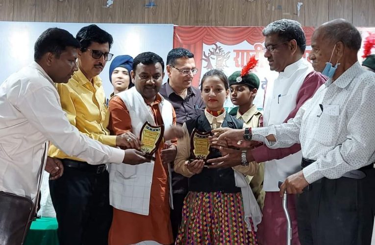 बाल कलाकारों को पुरस्कृत किया गया