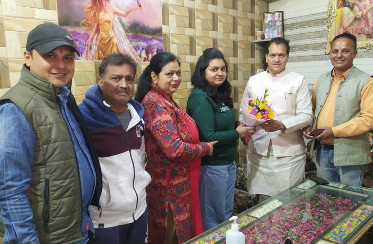 यूक्रेन से लौटी छात्रा तमन्ना त्यागी से मुलाकात कर विधानसभा अध्यक्ष ने पूछी कुशल क्षेम, छात्रा ने पीएम मोदी का जताया आभार