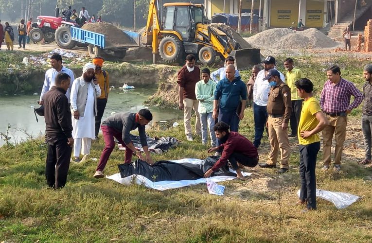 भगवानपुर टोल प्लाजा के समीप गड्ढे में भरे पानी में मिला युवक का शव, नहीं हो पाई शिनाख्त