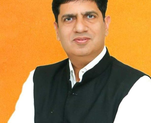 प्रदीप बत्रा में कोई ऐसी खूबी तो है जो अन्य नेताओं में नहीं, जिसके दम पर उन्होंने रुड़की की पूरी लीडरशिप को परास्त कर दिया, इस बार के चुनाव में सारी लीडरशिप खड़ी थी विरोध में, लेकिन आमजन का समर्थन रहा प्रदीप बत्रा को