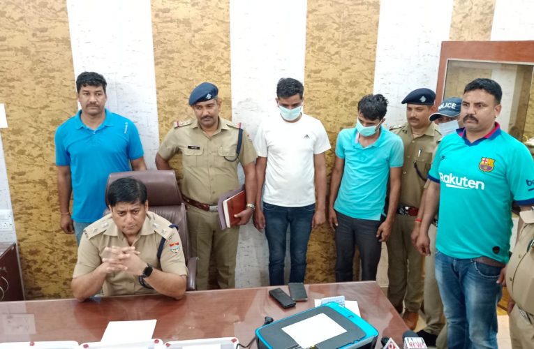 नकली नोट छापने वाले गिरोह के दो सदस्य गिरफ्तार, हरिद्वार, बिजनौर, मुजफ्फरनगर क्षेत्र में दुकानदारों को चलाते थे नकली नोट