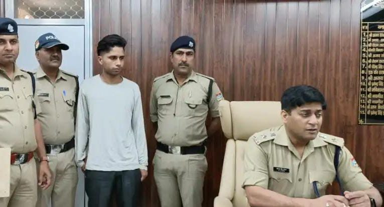 शादी से इन्कार करने पर प्रेमी ने की प्रेमिका की हत्या, आठ साल से दोनों के बीच था प्यार, युवती ने काजल नाम से जमा कराई थी आइडी
