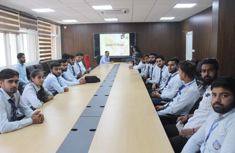 मदरहुड विश्वविद्यालय के छात्र-छात्राओं जियोस्पेशियल डेटा एंड रिसर्च सेंटर का दौरा किया