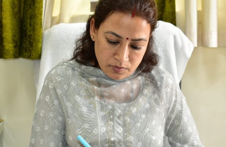 महिलाओं को साल में 03 एल.पी.जी. सिलेंडर उपलब्ध कराये जाने का प्रस्ताव तैयार किया गया, जो आगामी कैबिनेट की बैठक में रखा जाएगा