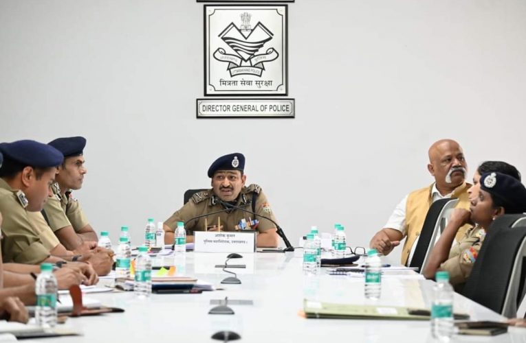 चार धाम यात्रा की सुरक्षा एवं यातायात व्यवस्था के संबंध में पुलिस महानिदेशक अशोक कुमार ने वीडियो कॉन्फ्रेंसिंग के जरिए की बैठक, दिए निर्देश