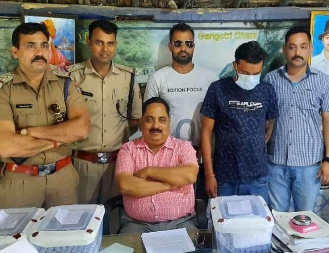 तीन सौ नशीले इंजेक्शन के साथ किच्छा में तस्कर गिरफ्तार, सीज की जाएगी संपत्ति, आरोपी पूर्व में भी भाजपा का झंडा लगी कार में नशे के इंजेक्शन के साथ पकड़ा जा चुका है