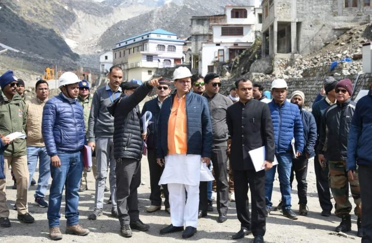 सीएम धामी ने निर्माण कार्यों का किया निरीक्षण,  श्रमिकों का हालचाल जान किया धन्यवाद, उनकी समस्या को दूर करने के दिए निर्देश