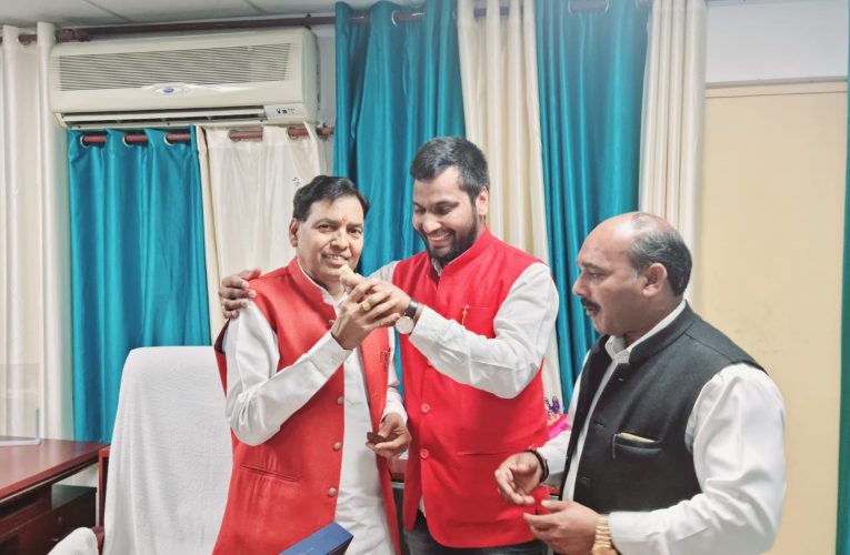 झबरेड़ा में बस स्टैंड और चलाई जाए रोडवेज बसें, समाजसेवी डाॅ अमन गुप्ता ने परिवहन मंत्री चंदन रामदास के समक्ष उठाई मांग