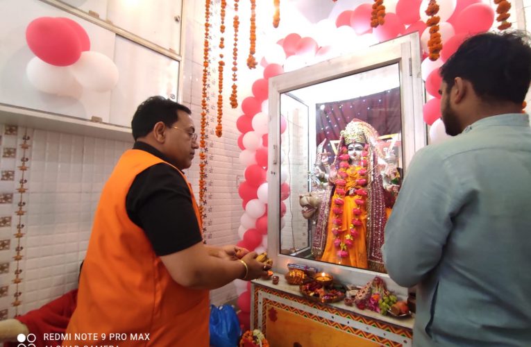 नवरात्रि के तीसरे दिन की गई मां दुर्गा के चंद्रघंटा स्वरूप की पूजा-अर्चना, श्रद्धालुओं ने सुख-समृद्धि और खुशहाली की कामना की