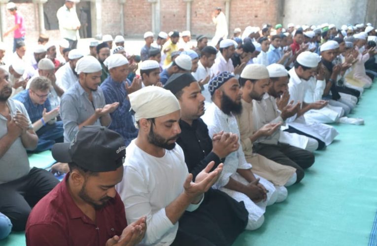 रमजान के पहले जुमा की नमाज की गई अकीदत के साथ अदा, मांगी तरक्की और खुशहाली की दुआएं