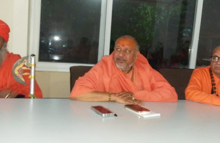 महामंडलेश्वर स्वामी यतींद्रानंद गिरी महाराज बोले- डाडा जलालपुर में हनुमान जन्मोत्सव शोभायात्रा पर पथराव करने के आरोपियों के घरों पर अगर दो दिन में बुलडोजर नहीं चलते हैं तो संतों के साथ की जाएगी धर्म संसद