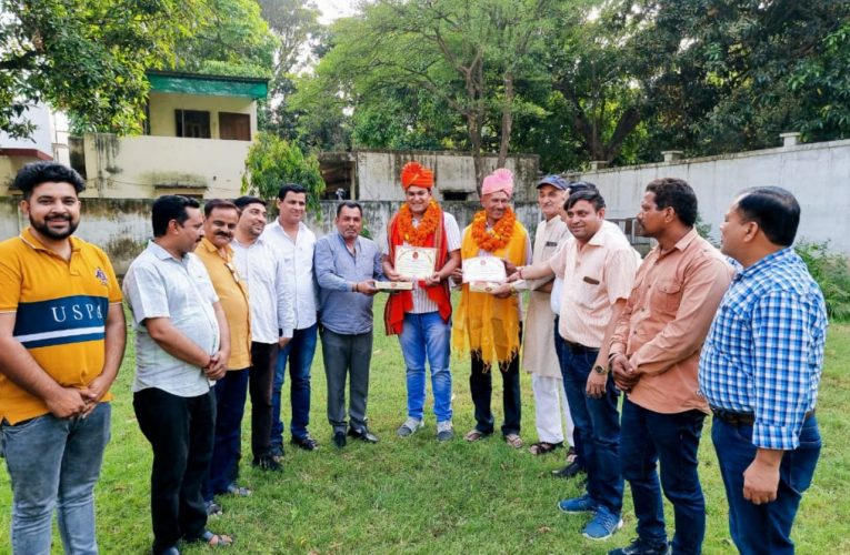 त्यागी विकास एवं कल्याण सभा उत्तराखंड ने कॉन्स्टेबल विकास त्यागी, सुनील सैनी का सम्मान