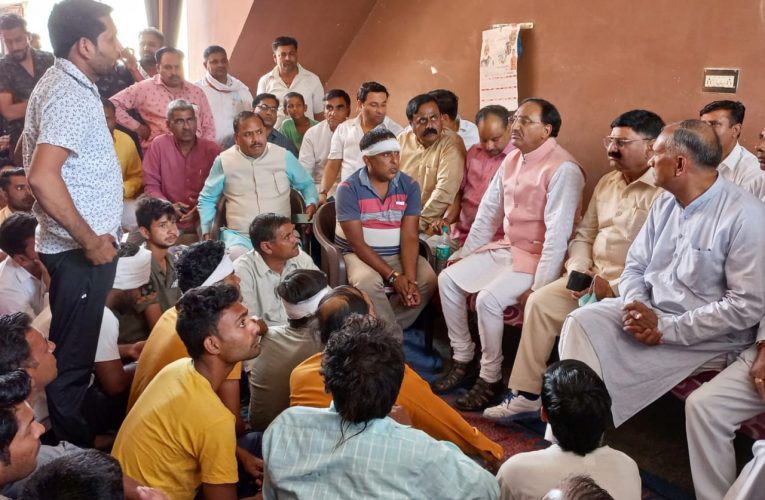 डाडा जलालपुर के घायलों से मिले सासंद डॉ. निशंक, दिया हर संभव मदद का आश्वासन, कहा दोषियों पर की जाएगी सख्त कार्रवाई