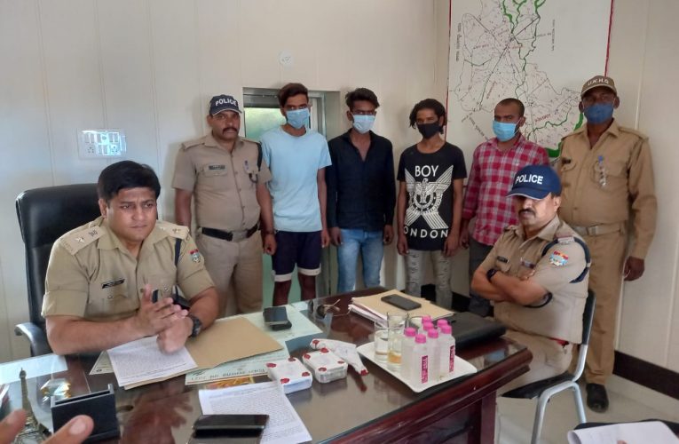 पेट्रोल पंप से लूट के मामले में पुलिस ने चार आरोपियों को किया गिरफ्तार, चार फरार, गिरफ्तारी के लिए दबिश शुरू