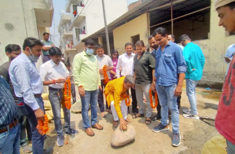क्षेत्र के विकास में नहीं छो़ड़ी जा रही कोई कसर: राजीव शर्मा, नगर पालिका अध्यक्ष ने किया कई सड़कों के निर्माण कार्य का उद्घाटन