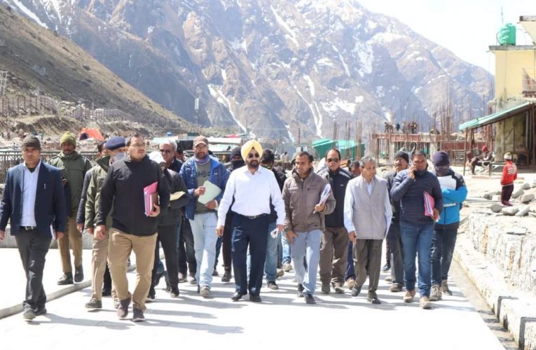 मुख्य सचिव डॉ एसएस संधू ने केदारधाम में चल रहे निर्माण कार्यों का निरीक्षण किया